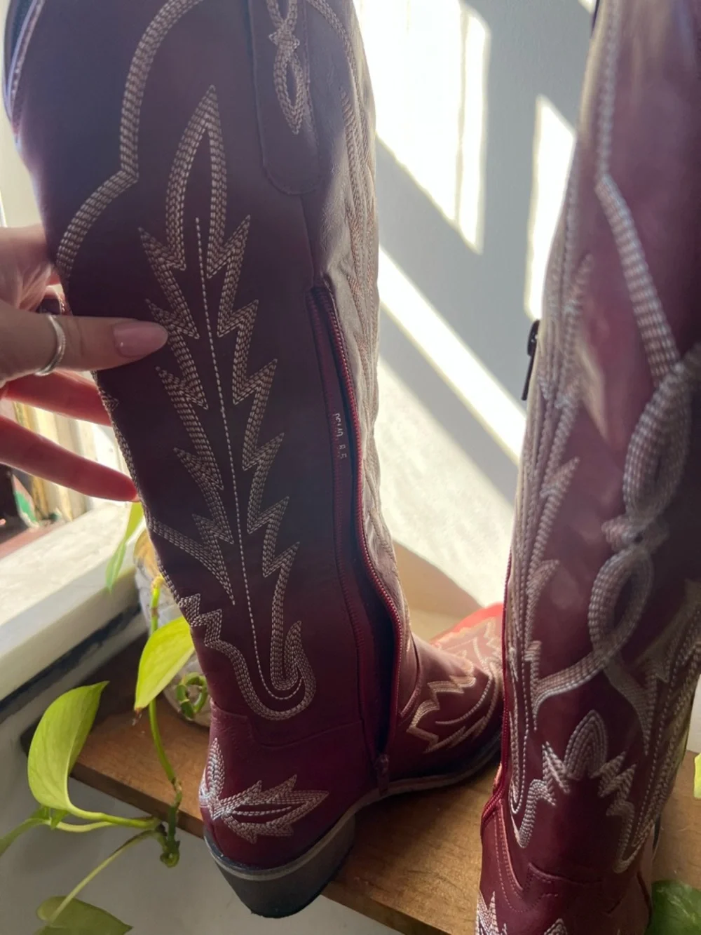 Women's Tall Burgundy Western Boots - Picture 4 of 6